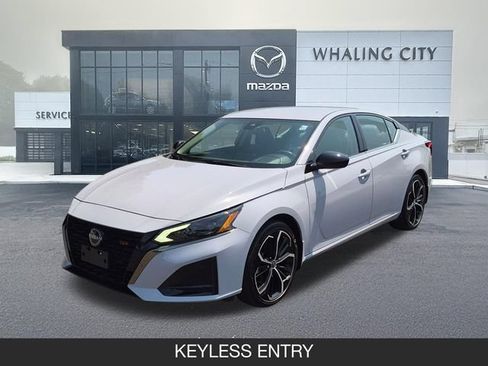 Used 2023 Nissan Altima 2.5 SR FWD image 3