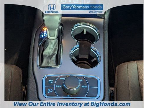 Used 2019 Jeep Grand Cherokee Laredo image 23