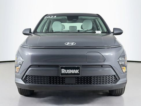 Used 2024 Hyundai Kona SE FWD image 2