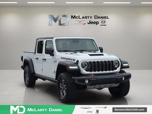 Used 2025 Jeep Gladiator Mojave w/ Convenience Group AWD/4WD image 1