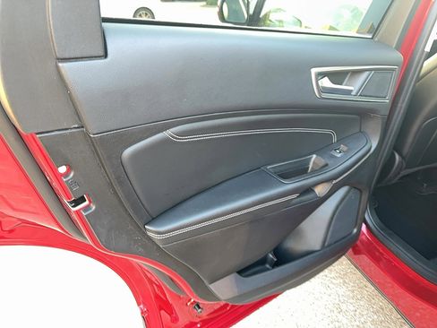 Used 2024 Ford Edge Titanium image 12