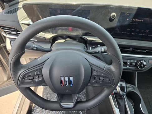 New 2025 Buick Envista Preferred image 10