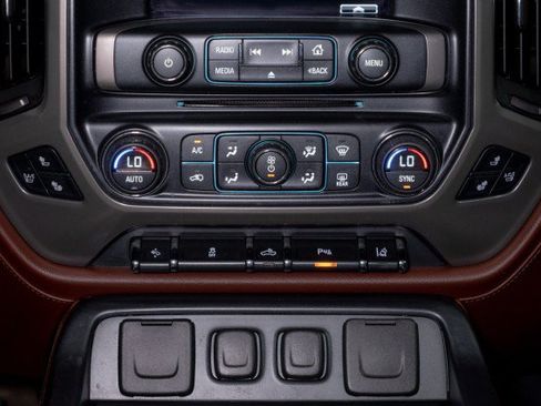 Used 2015 Chevrolet Silverado 1500 High Country w/ High Country Premium Package RWD image 16
