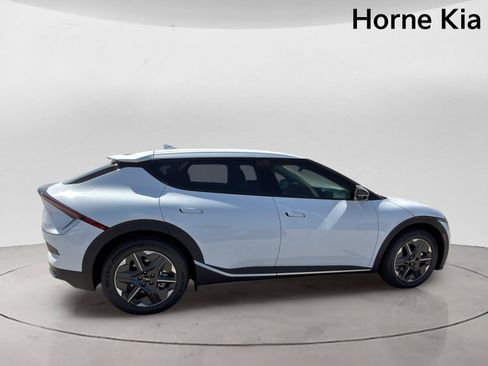 New 2026 Kia EV6 Light RWD image 3