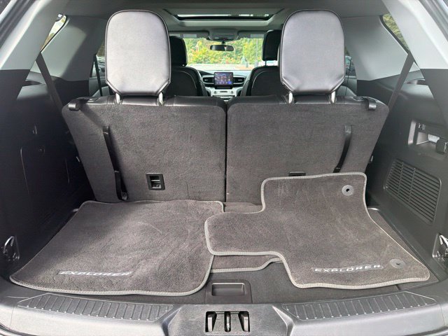 Used 2024 Ford Explorer XLT w/ Equipment Group 202A AWD/4WD image 9