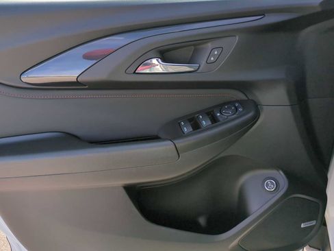 Used 2023 Chevrolet TrailBlazer RS w/ Sun and Liftgate Package image 10