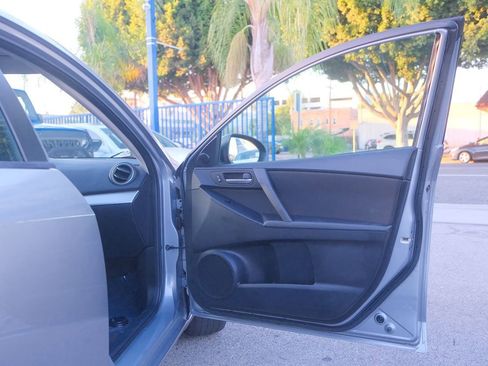 Used 2013 MAZDA MAZDA3 i Touring image 27