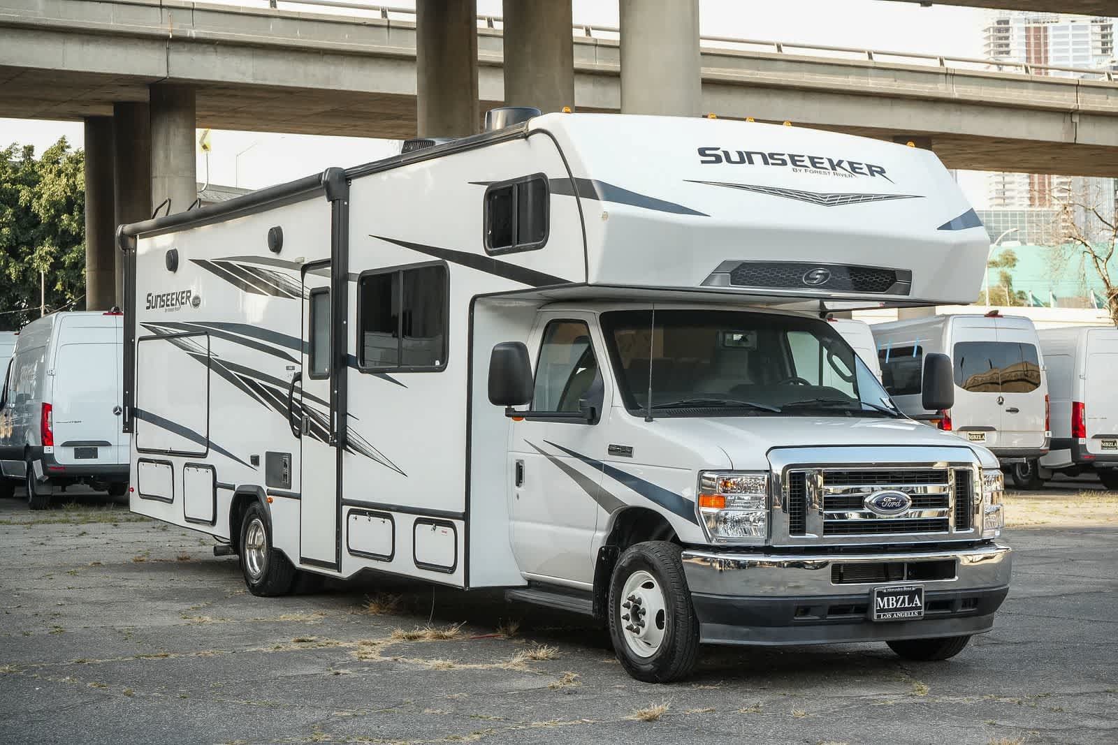 Used 2023 Ford E-450 and Econoline 450 Super Duty w/ Motorhome Prep Package RWD image 3