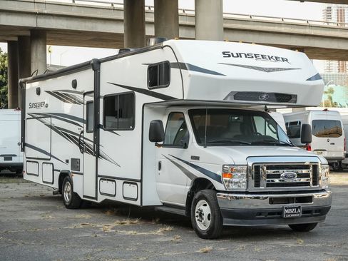 Used 2023 Ford E-450 and Econoline 450 Super Duty w/ Motorhome Prep Package RWD image 3
