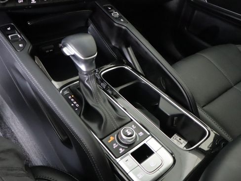 Used 2024 Kia Telluride EX w/ EX Captain's Chair Package AWD/4WD image 15