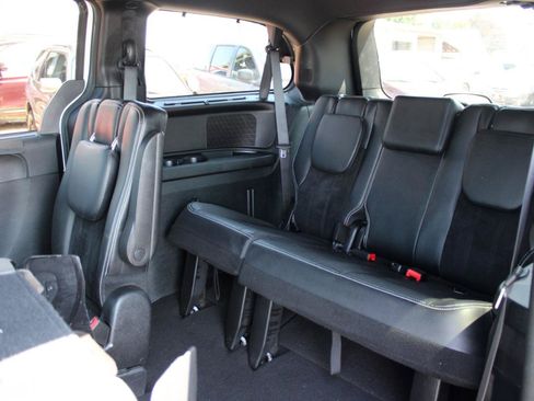 Used 2016 Dodge Grand Caravan SXT FWD image 15