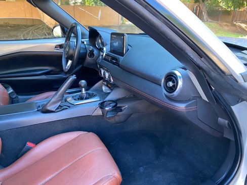Used 2023 MAZDA MX-5 Miata Grand Touring RWD image 38