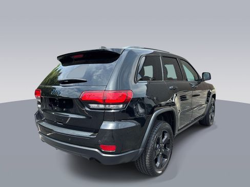 Used 2018 Jeep Grand Cherokee Laredo AWD/4WD image 3
