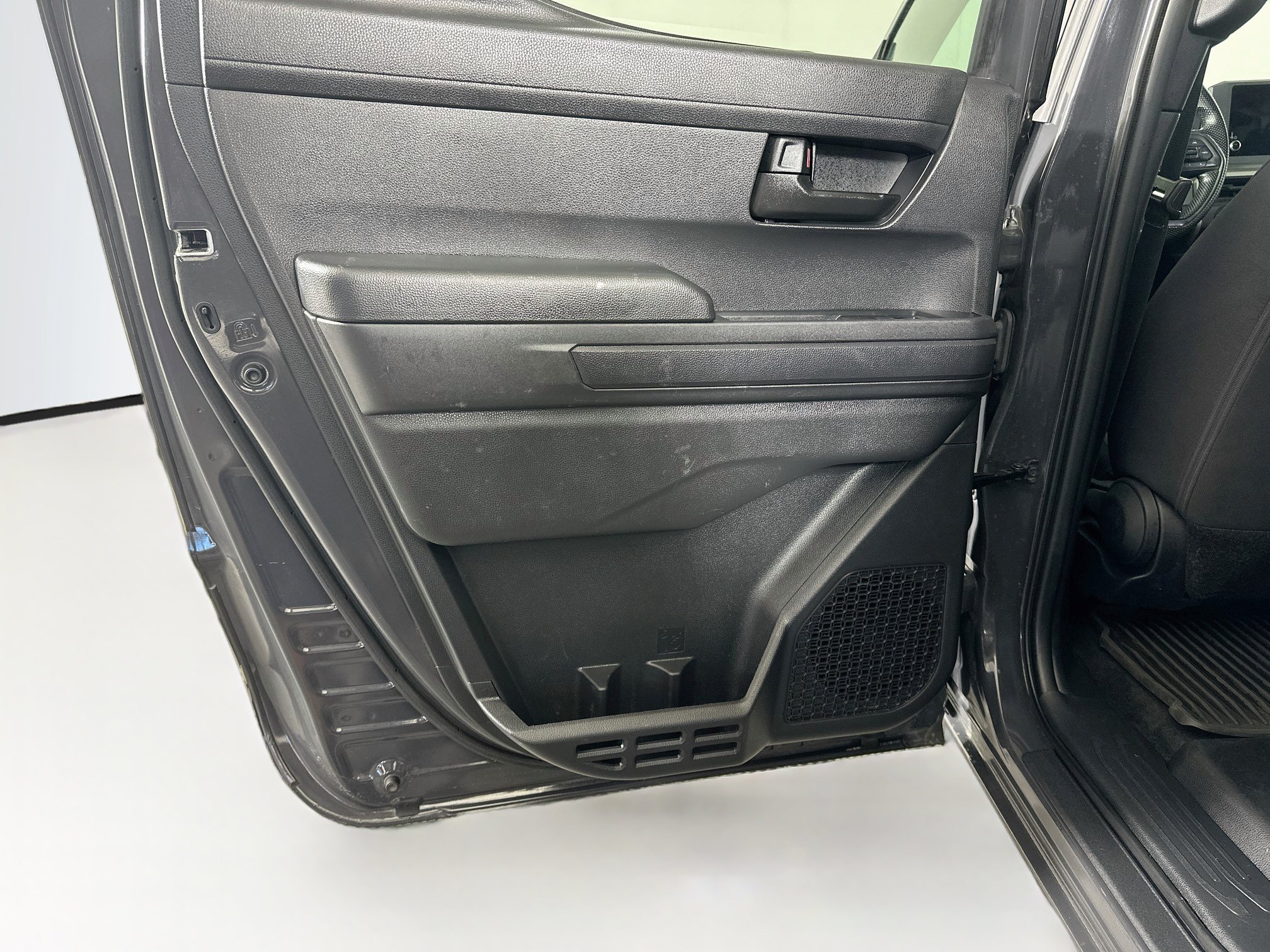 Used 2025 Toyota Tacoma SR5 AWD/4WD image 27