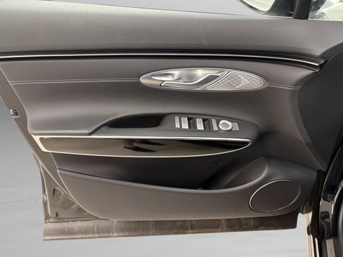 Used 2025 Genesis GV70 2.5T AWD/4WD image 8