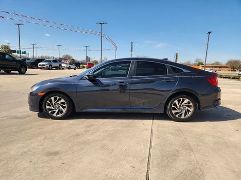 Used 2018 Honda Civic EX image 4