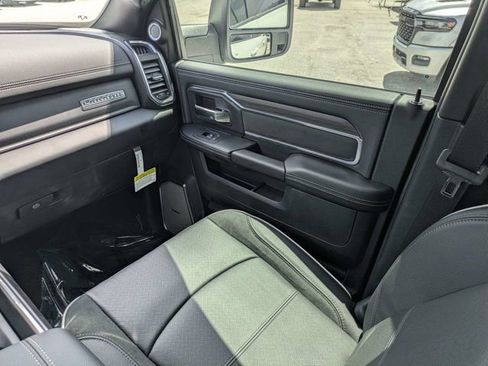 New 2026 RAM 2500 Laramie AWD/4WD image 17