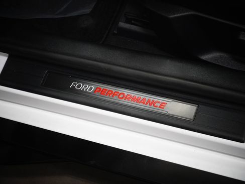 Used 2021 Ford Mustang Shelby GT500 w/ Carbon Fiber Track Pack image 31