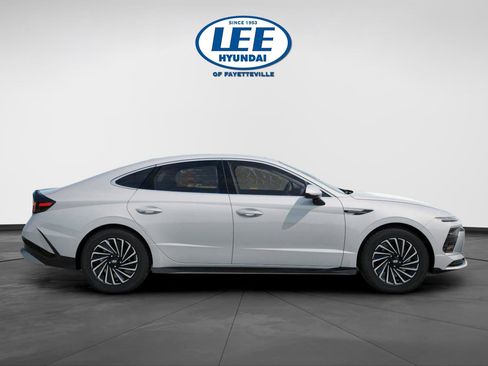 New 2026 Hyundai Sonata SEL FWD image 2