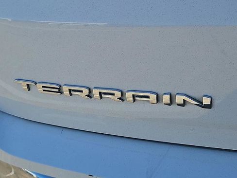 Certified 2024 GMC Terrain SLT image 28