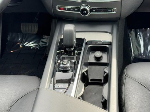 Certified 2025 Volvo XC60 B5 Plus image 15