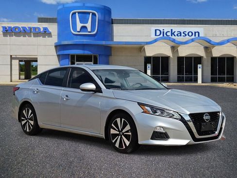 Used 2022 Nissan Altima 2.5 SV w/ SV Premium Package FWD image 3
