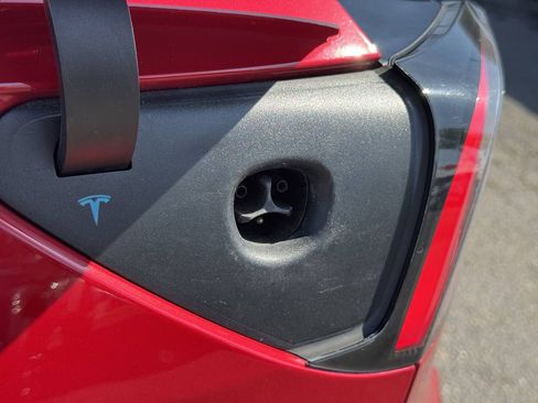 Used 2021 Tesla Model Y Long Range AWD/4WD image 10