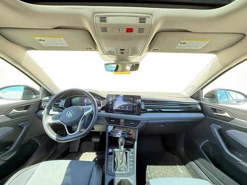 Used 2025 Volkswagen Jetta SE image 6