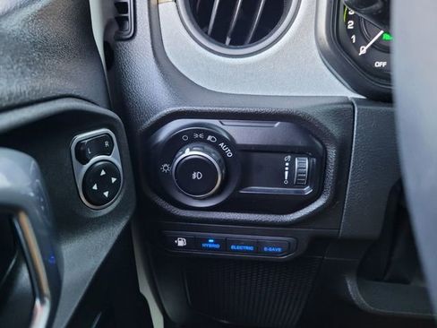 Used 2024 Jeep Wrangler Unlimited w/ Convenience Group image 30