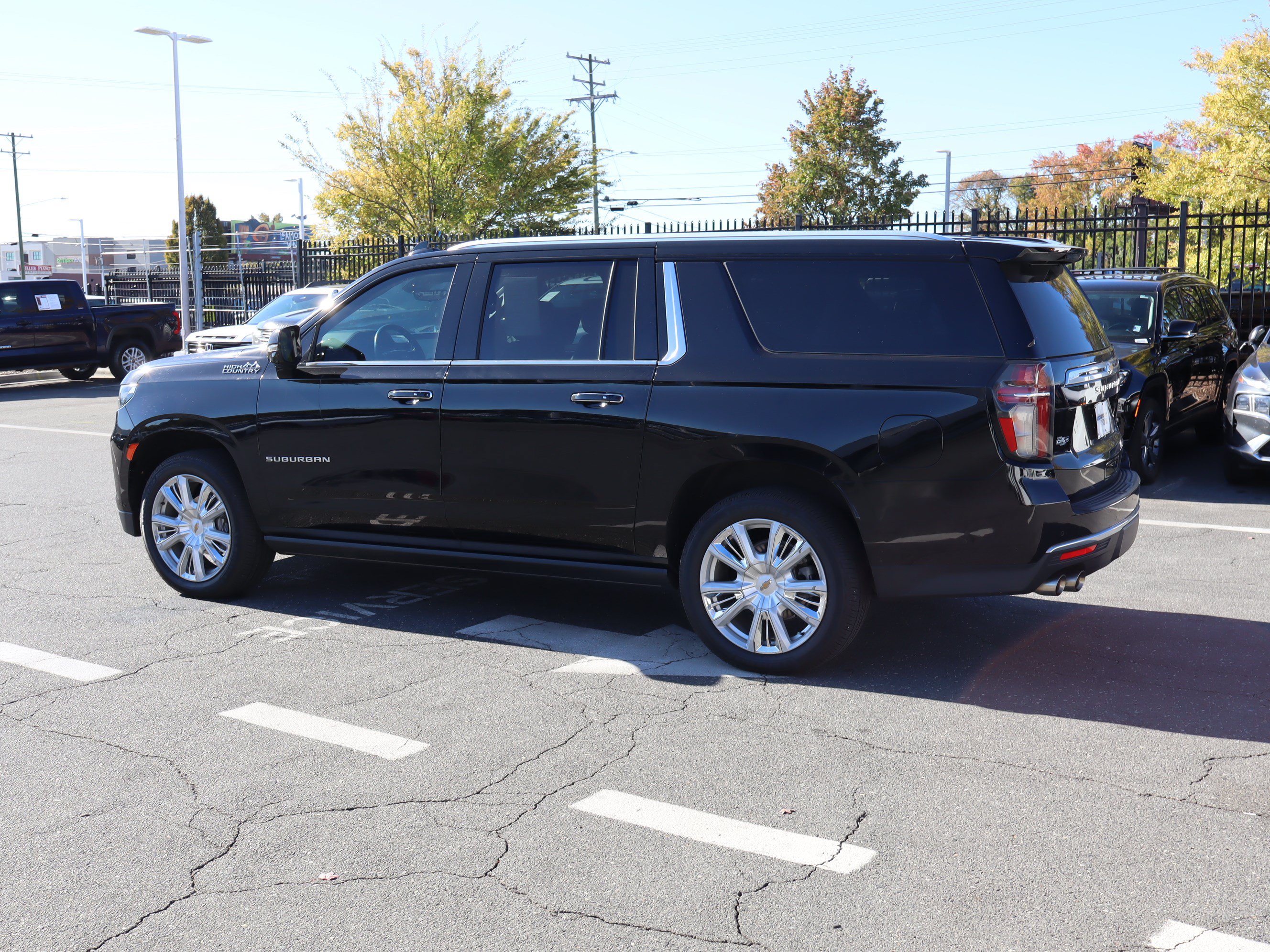Used 2024 Chevrolet Suburban High Country w/ Advanced Technology Package AWD/4WD image 8