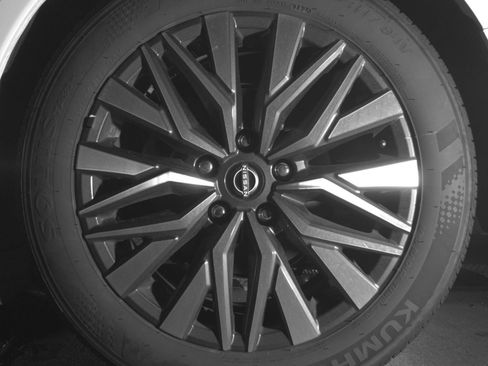 Used 2025 Nissan Altima 2.5 SV FWD image 14