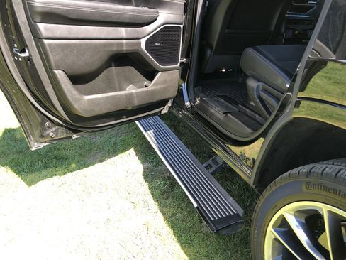 Used 2024 Jeep Wagoneer Series III w/ Premium Group I image 27