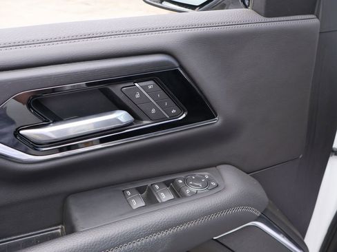 Used 2025 GMC Yukon XL Denali AWD/4WD image 20