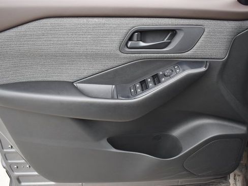 Used 2023 Nissan Rogue S image 11