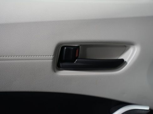 Certified 2025 Toyota Corolla Cross L image 30