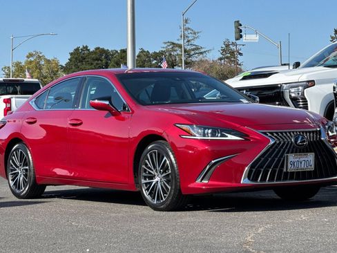 Used 2024 Lexus ES 300h w/ Premium Package FWD image 2