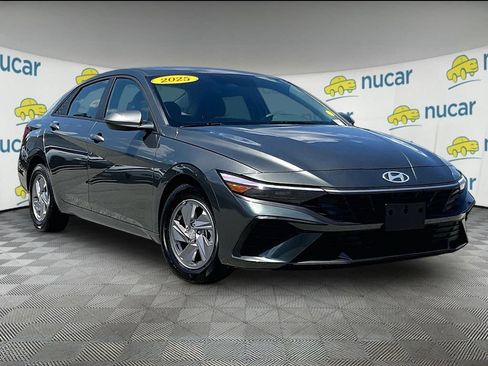 Used 2025 Hyundai Elantra SE FWD image 1