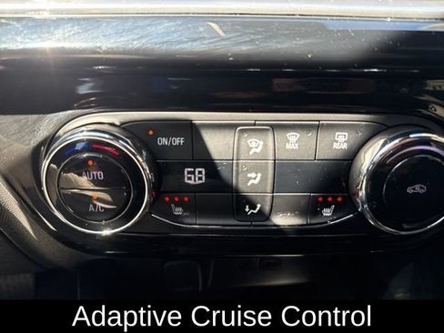 Used 2024 Chevrolet Trax RS w/ Sunroof Package FWD image 24