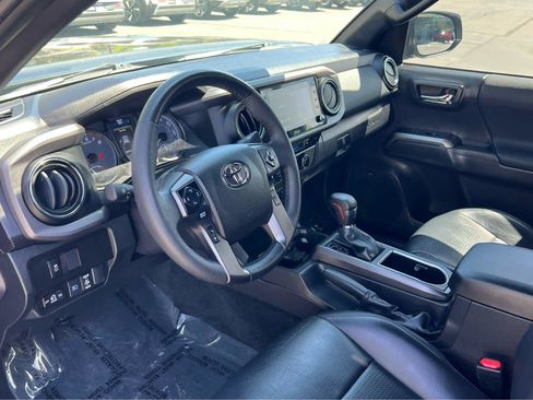 Used 2022 Toyota Tacoma TRD Off-Road w/ TRD Premium Off Road Package AWD/4WD image 28