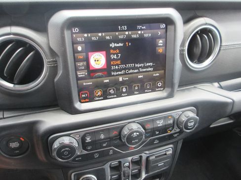 Used 2021 Jeep Wrangler Unlimited Sahara AWD/4WD image 30