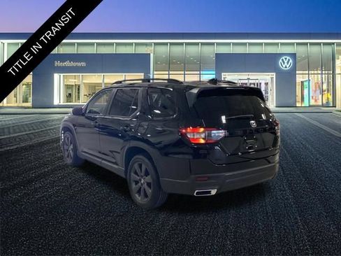 Used 2023 Honda Pilot Sport image 3