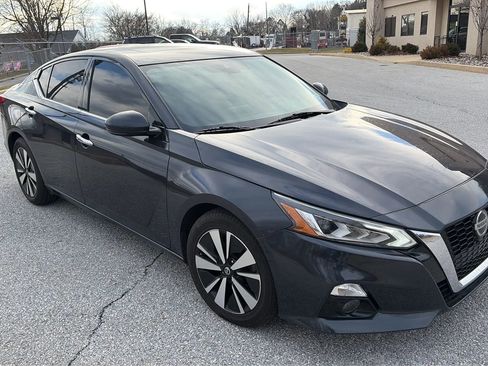 Used 2020 Nissan Altima 2.5 SV image 17
