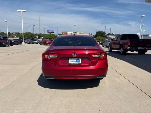 Used 2020 Honda Accord EX image 6