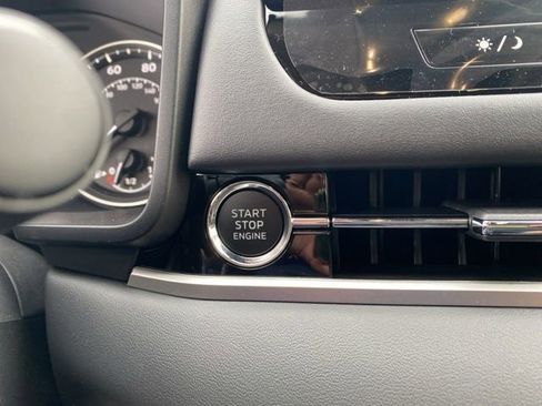 New 2025 Mitsubishi Outlander SE image 35