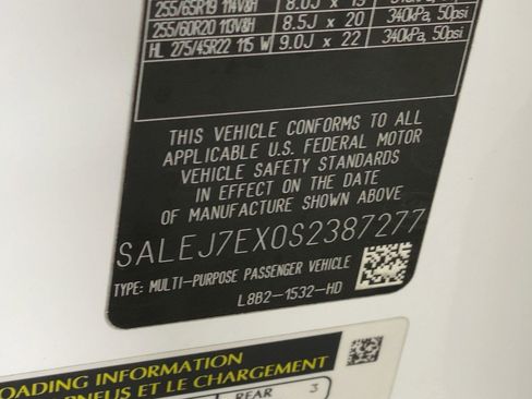 Used 2025 Land Rover Defender 110 S image 18