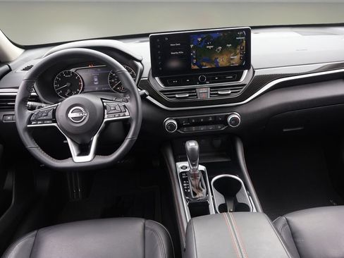 Used 2024 Nissan Altima 2.5 SR w/ SR Premium Package FWD image 17