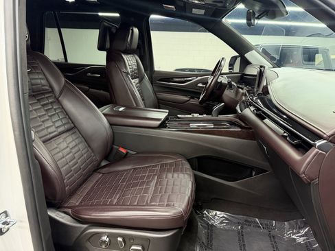 Used 2023 Cadillac Escalade Sport Platinum w/ LPO, ONYX Package image 26