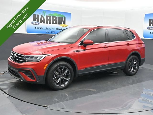 Used 2023 Volkswagen Tiguan SE FWD image 1