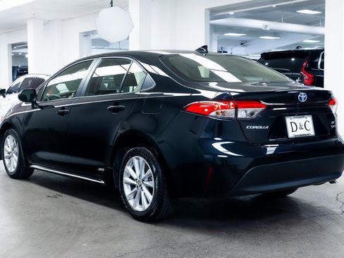 Used 2025 Toyota Corolla LE image 4