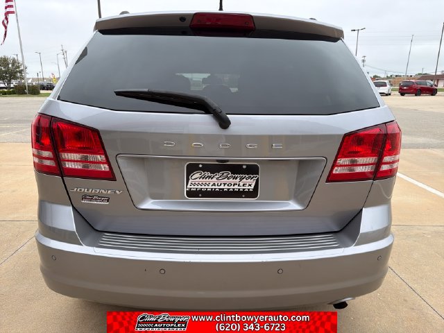 Used 2020 Dodge Journey SE w/ SE Popular Equipment Group FWD image 4